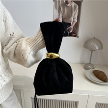 鹿皮绒褶皱包包女新款简约设计洋气女包小众个性大容量唯美水桶包