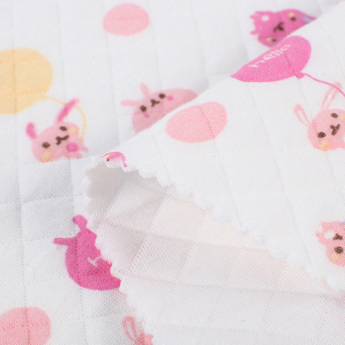 Diamond-patterned jacquard air-layer printed three-layer quilted thermal underwear fabric, with metallic thread—ideal for cozy home wear and knitted fabrics.