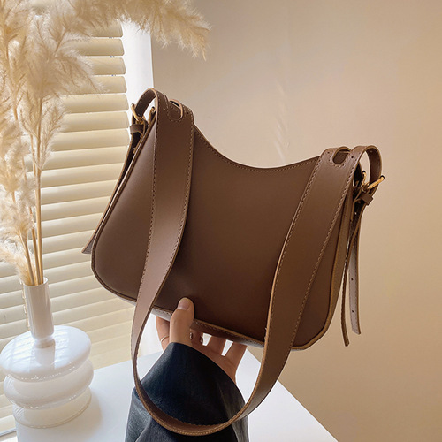 Solid color, simple and fashionable, this year's popular single shoulder underarm bag  spring and summer new temperament small bag women's bag trend