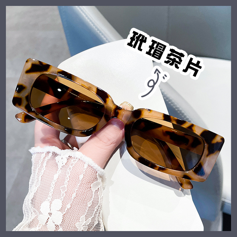 Square retro universal sunglasses for men and women