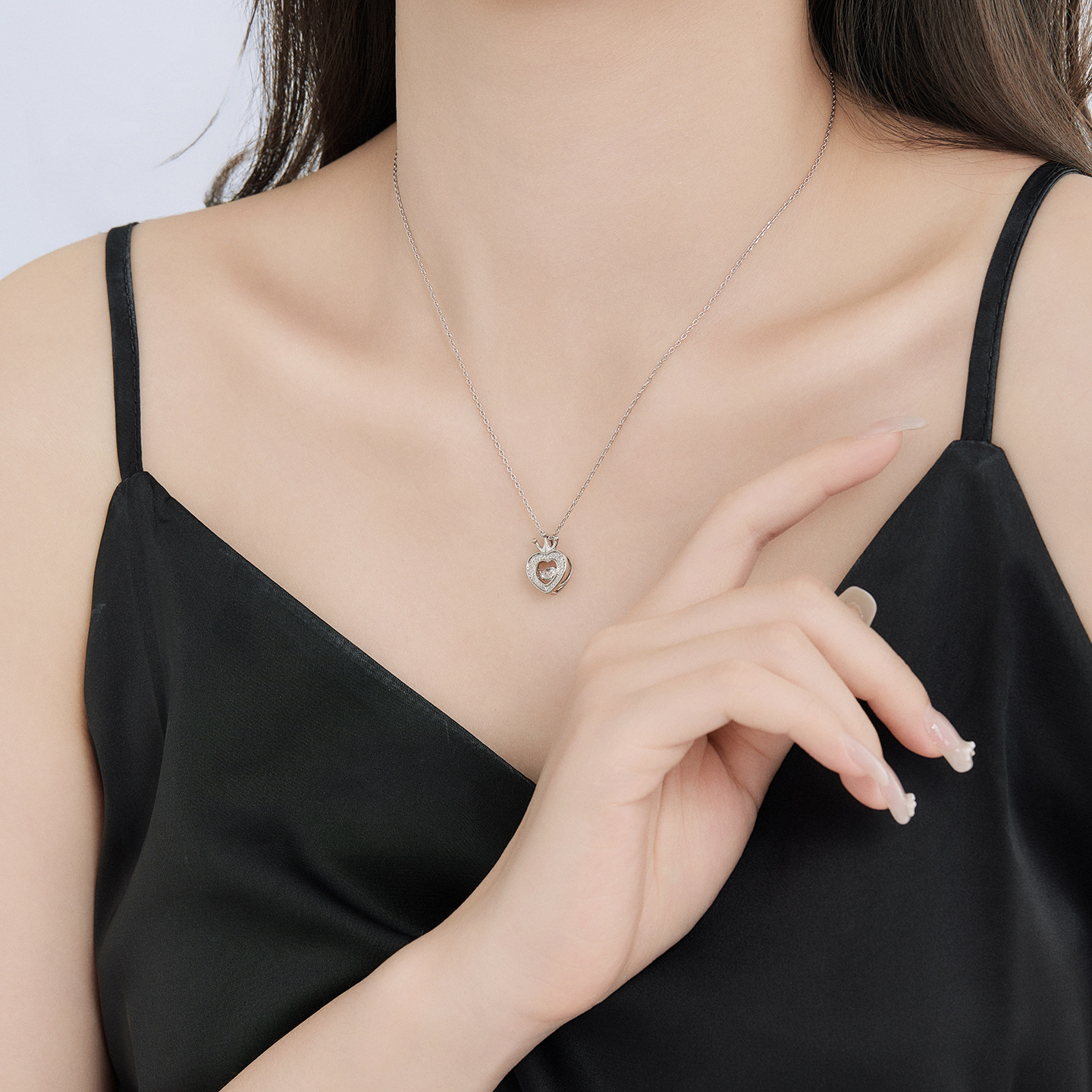 Xuping joyería coronas de amor ligero lujo nicho nuevo temperamento corazón pulsante cadena de clavícula al por mayor mujer