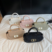 今年流行女士包2025新款高级感小众斜挎单肩包纯色洋气气质手提包