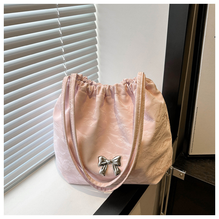 Large-capacity, elegant commuter tote bag, bow single-shoulder bag, distinctive pleated crossbody bag, 2024 new style bag trend undefined