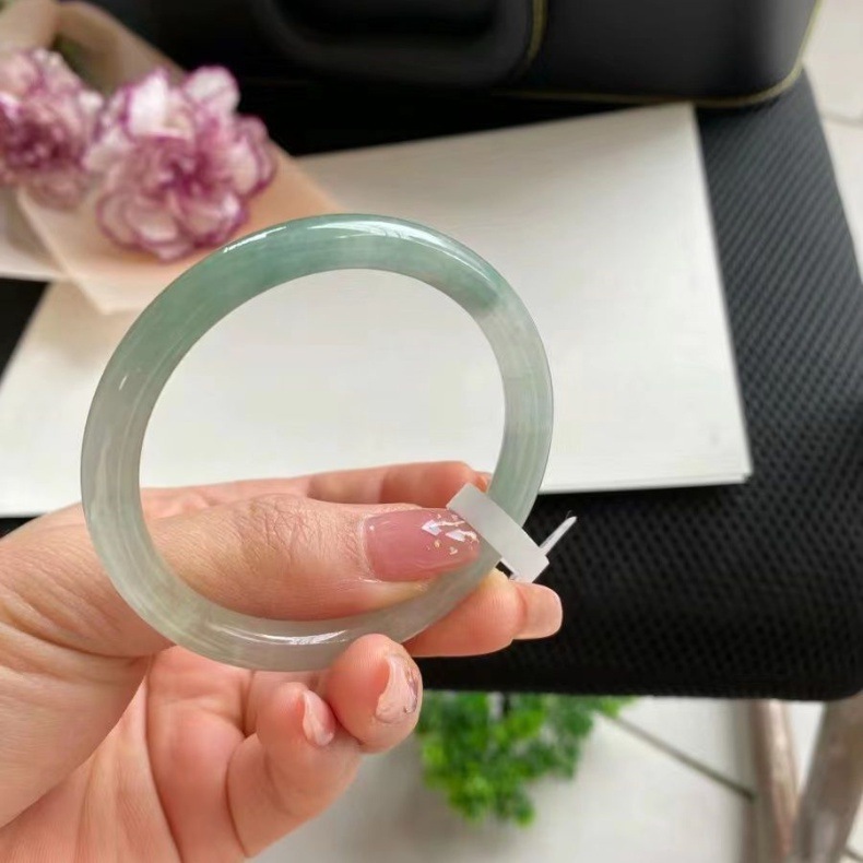 Vòng tay ngọc bích tự nhiên Miến Điện dạng tròn mảnh, đường kính trong 52–64 mm chi tiết 3
