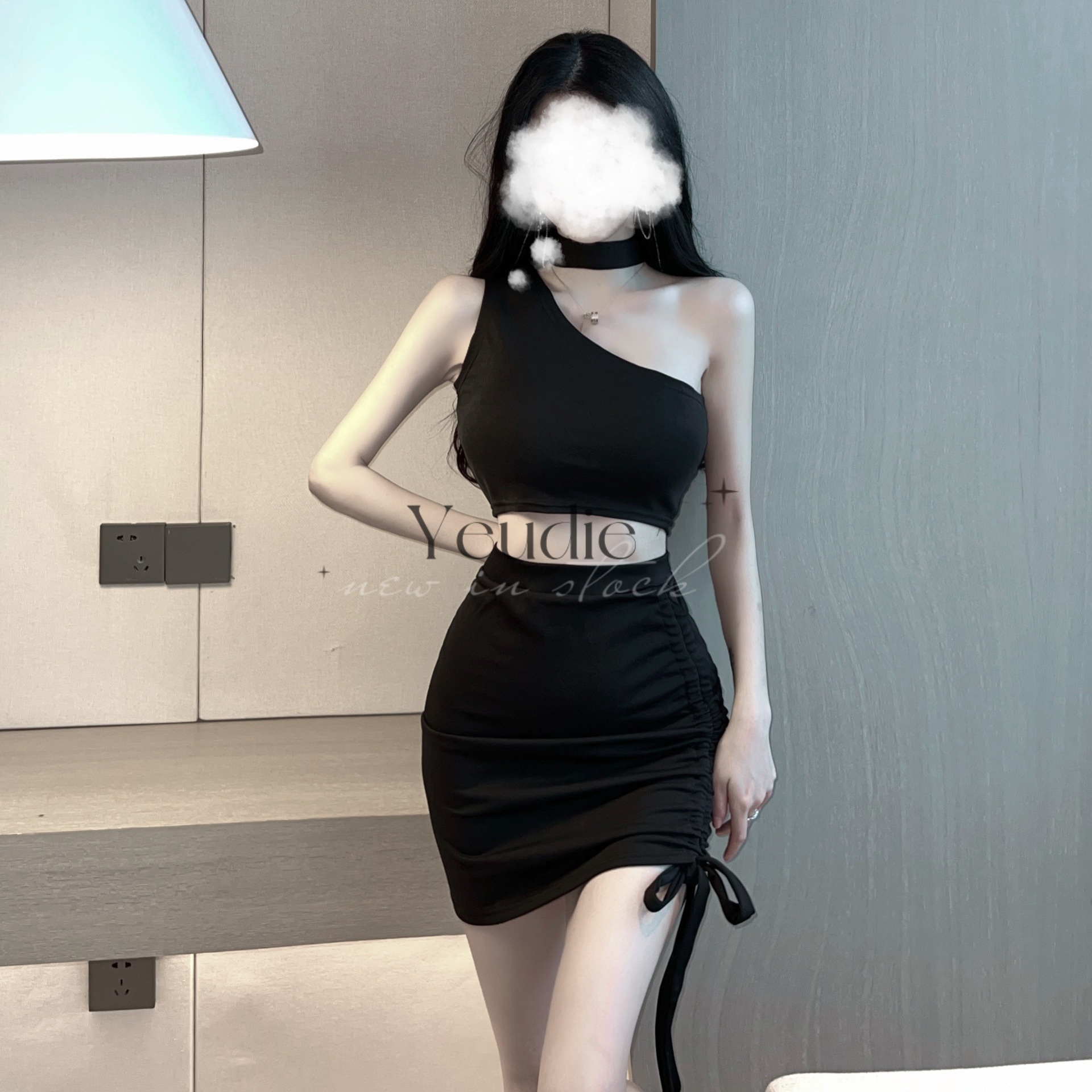 Lencería sexy club nocturno reina Yujie viento hombro inclinado top bolso con cordón falda a la cadera traje de suéter de chica caliente