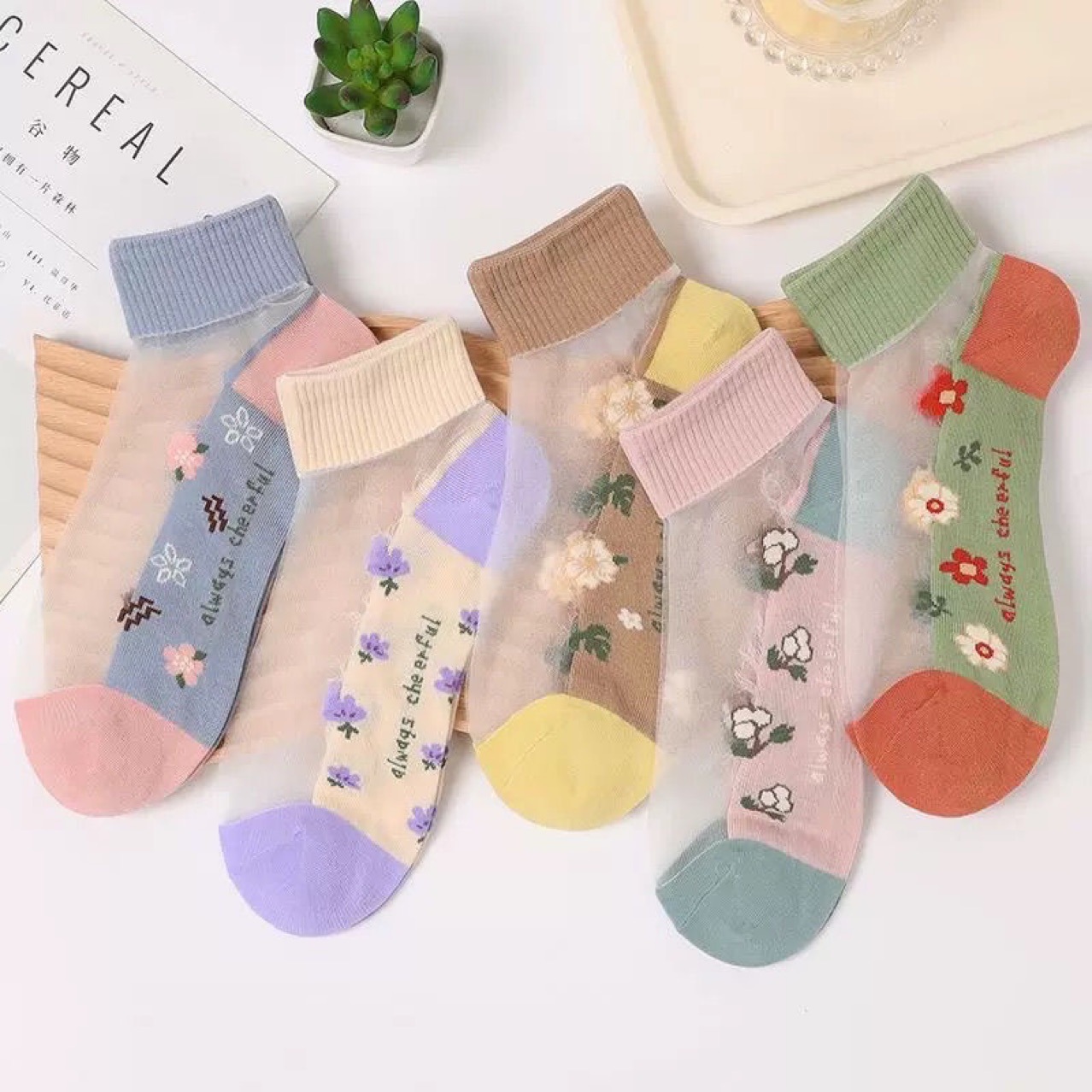 Summer Thin Women's Boat Socks with Crystal Silk, Shallow Mouth, Non-Slip, Sweat-Absorbent, Breathable Cotton Bottom, Glass Silk Embroidered Invisible Socks