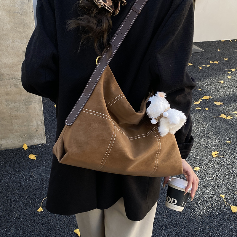 Bolsos retro retro mate de alta calidad para mujeres 2025, nueva moda de gran capacidad, bolsas de hombro, bolsas de hombro de estilo perezoso.