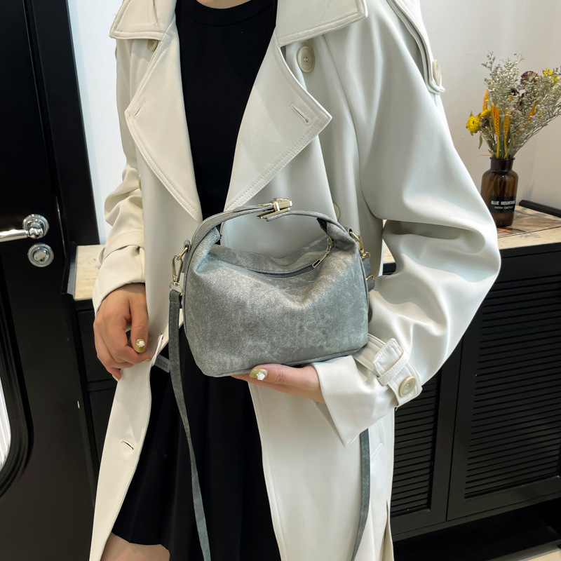 Nueva bolsa de hombro coreana universal 2024 otoño invierno bolso de mano de estilo extranjero diseño de nicho de moda de alto nivel