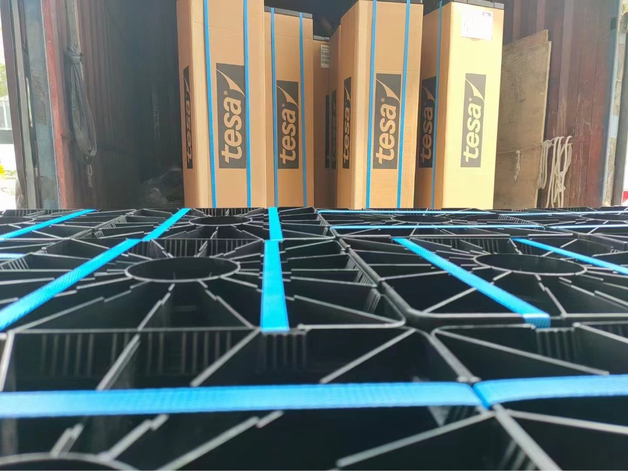 德莎61282 德莎61284黑色双面胶带由背衬和特殊的高性能耐化学腐