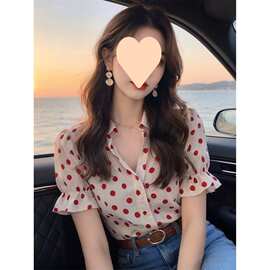 今年流行漂亮高级感好看别致绝美上衣法式轻熟白色波点衬衫女夏