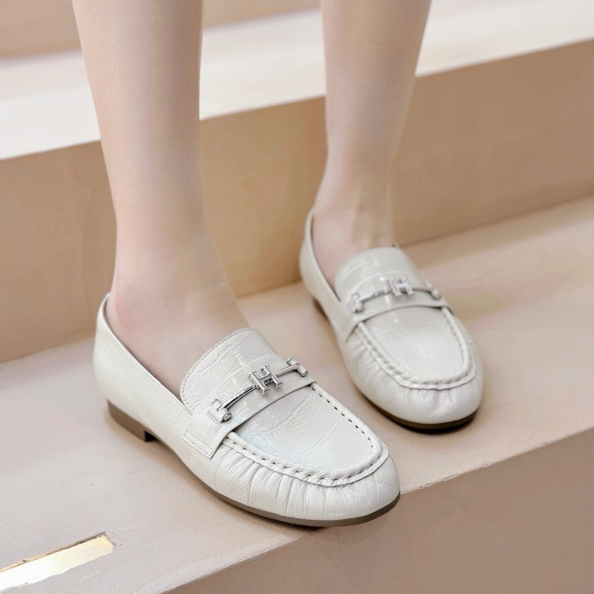 Giày lười nữ đế bệt mũi vuông thoải mái, phong cách loafer — Màu đen, Màu trắng be
