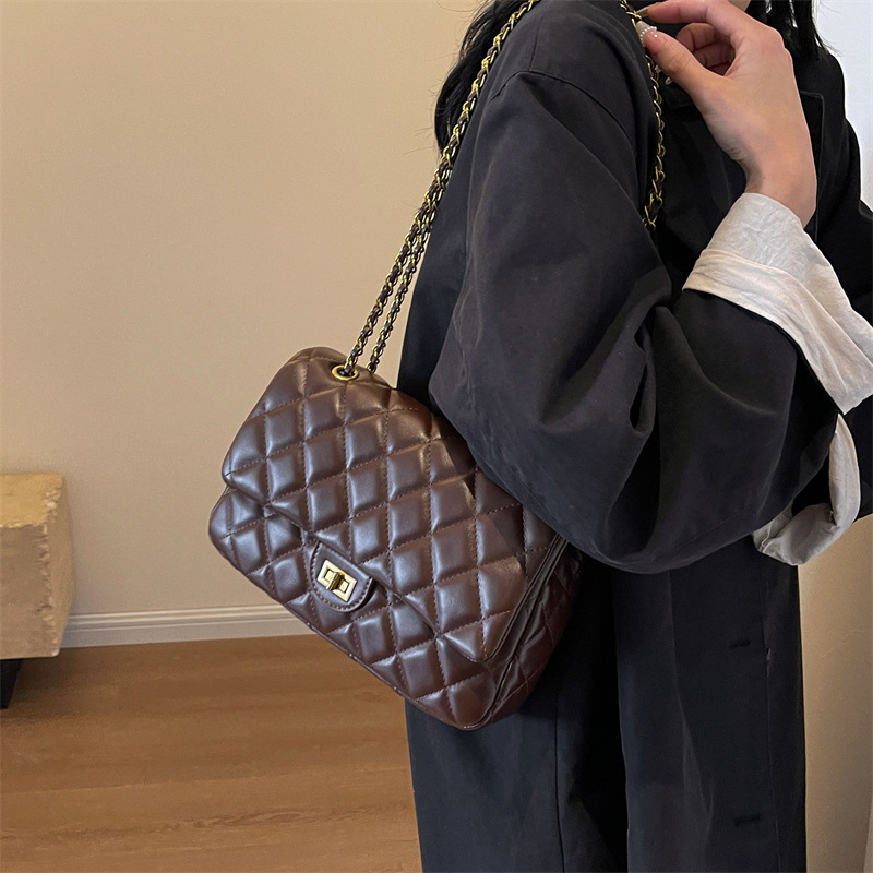 Sentido avanzado xiaoxiangfeng lingge Chain 2024 nuevos bolsos de color sólido mujeres soft Fashion 100 bolsos de hombro y axila