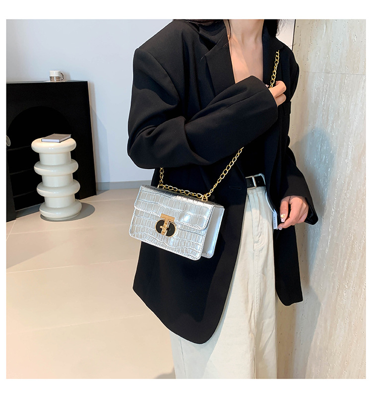 Fashion chain lock handbag 2024 new shiny stone pattern small square versatile and stylish single shoulder crossbody bag_voghion.com