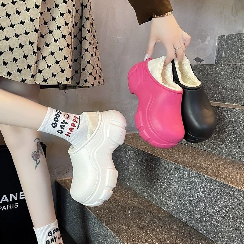 Fashionable short boots for women's winter new fashionable all-matching small man with poop feeling thick sole and velvet warm cotton shoes