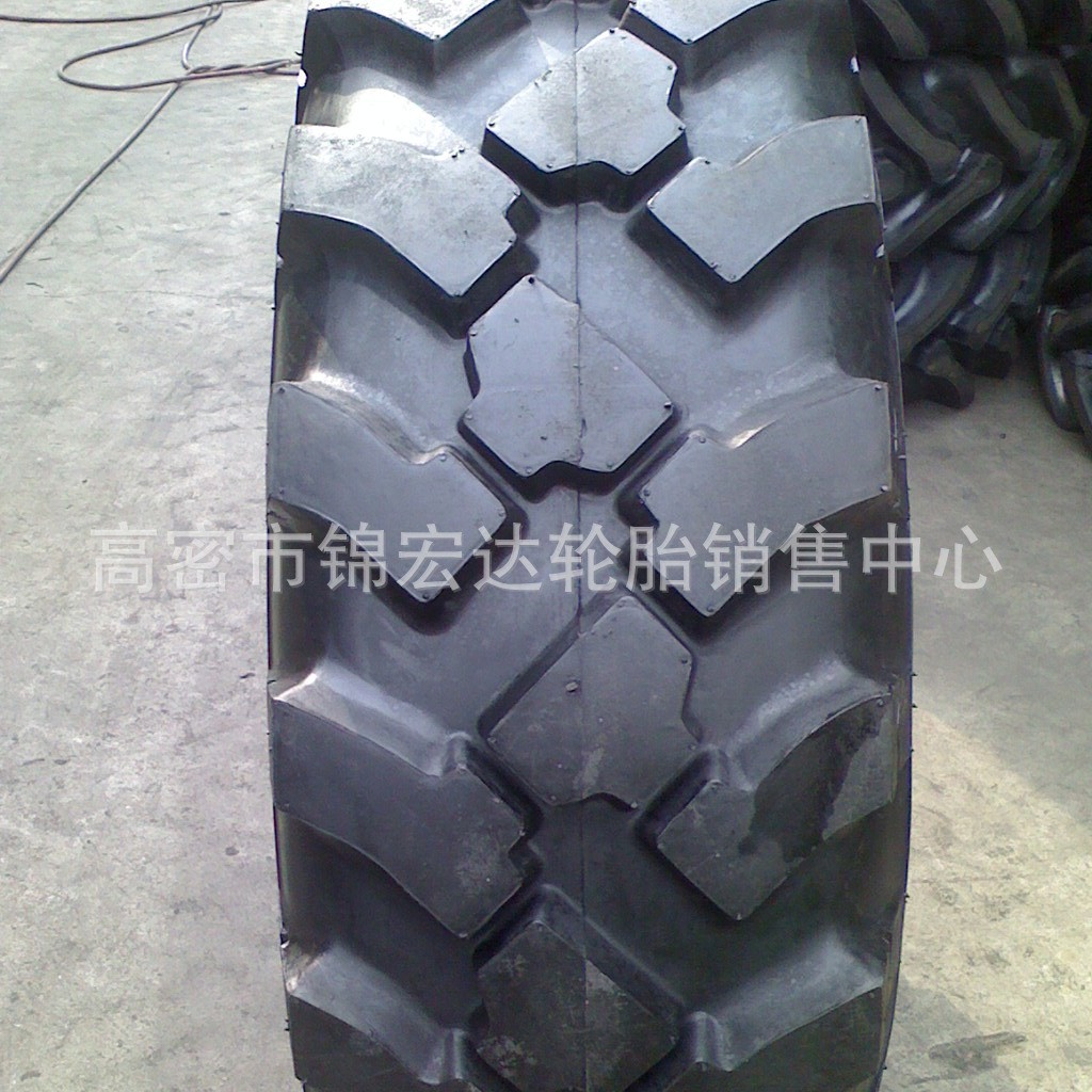 销售铲运机轮胎 9.75-18 工程机械轮胎975-18 1000-20