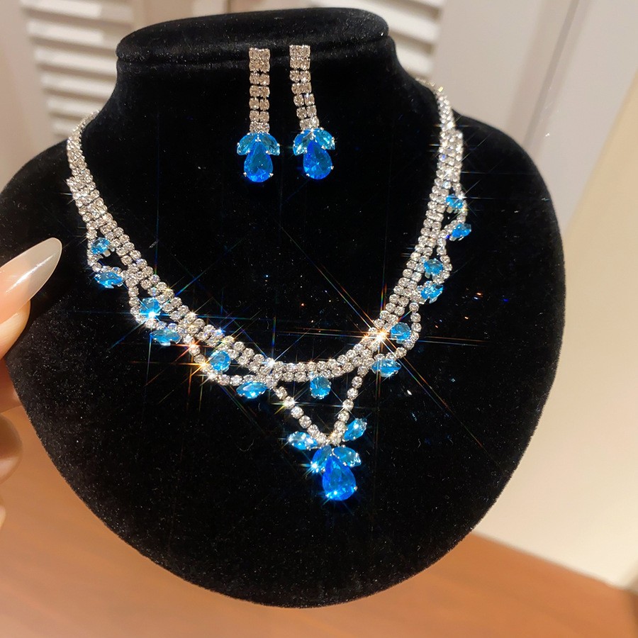 Collar de pendientes de diamantes con gotitas de agua transfronterizas europeas y americanas, colgante de moda de lujo ligero, cadena de clavícula, celebridad de Internet, joyería de alta gama, mujer