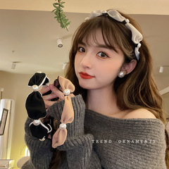 Retro French-style hair accessories for women, summer influencer headbands, minimalist face-framing wide-edge fringe hair clips with pearls