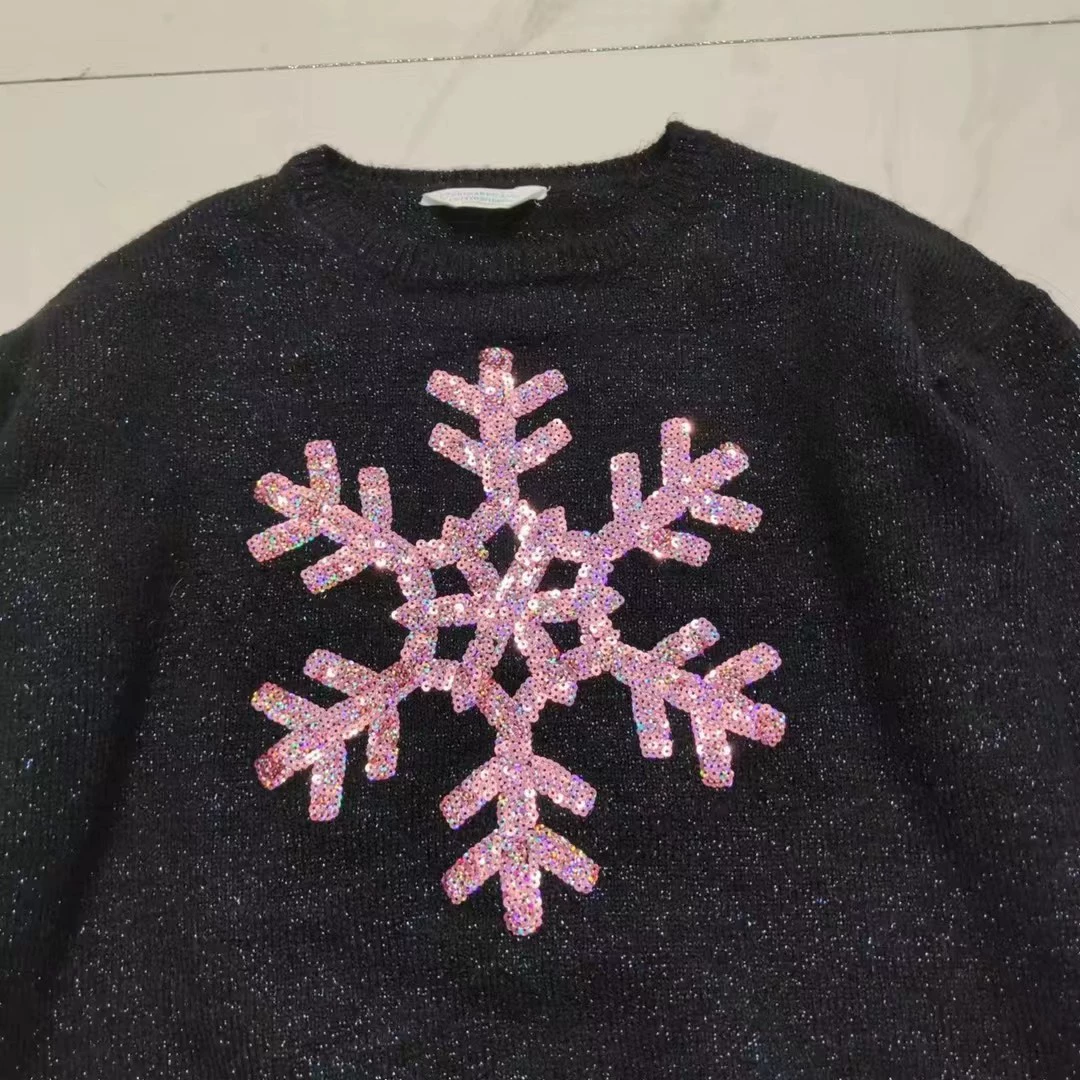 Ногти-с sequins, вязаный свитер с круглым воротником, с вышивкой