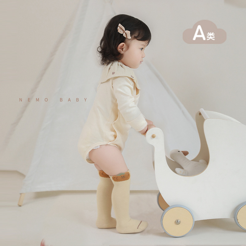 Calcetines de bebé recién nacidos primavera y otoño boca suelta pierna deshuesada sobre la rodilla dibujos animados lindo tubo alto bebé calcetines largos