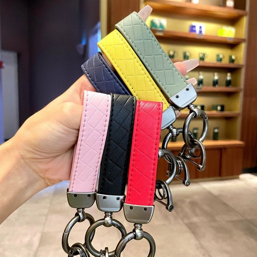 Diamond-shaped trendy minimalist style car keychain simple ring buckle key ring bag pendant wholesale