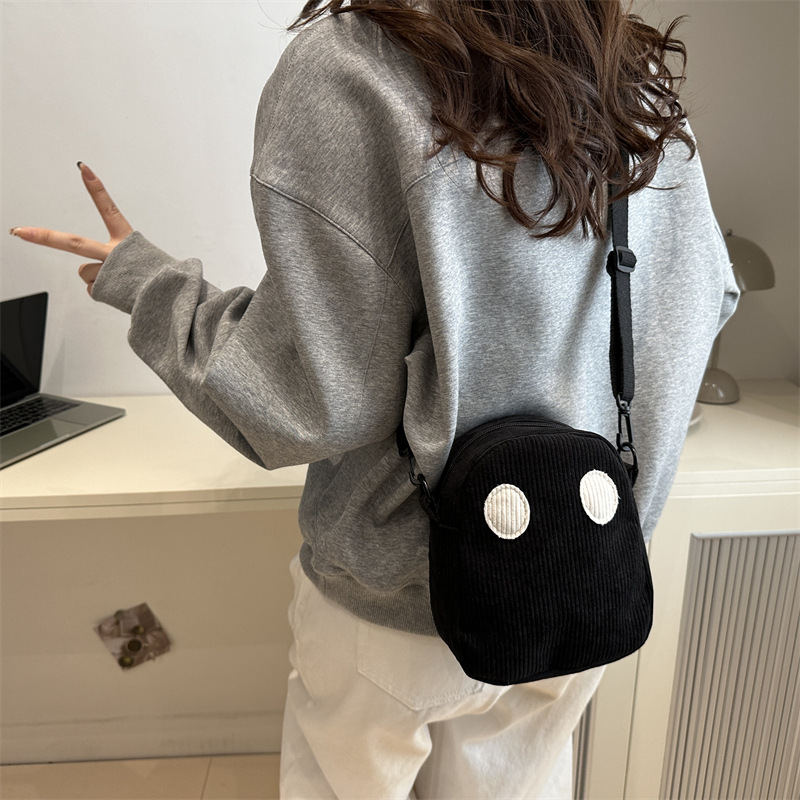 국경 간 새로운 패션 재미있는 독특한 어깨 가방 재미 귀여운 악마 유령 명암 컬러 스티칭 여성용 트렌디 한 크로스 바디 백