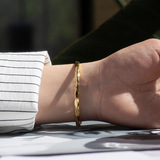 Tide, браслет, ювелирное украшение из нержавеющей стали, дизайнерский изысканный свежий аксессуар, золото 18 карат, легкий роскошный стиль, простой и элегантный дизайн, популярно в интернете