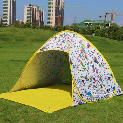 Beach tent in stock Avtomobil dam çadırları