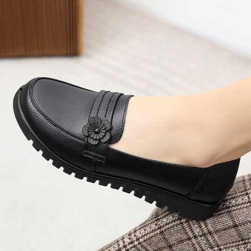 Mom's shoes new style genuine leather soft-soled single shoes comfortable flat-soled middle-aged and elderly women's shoes middle-aged and elderly work leather shoes