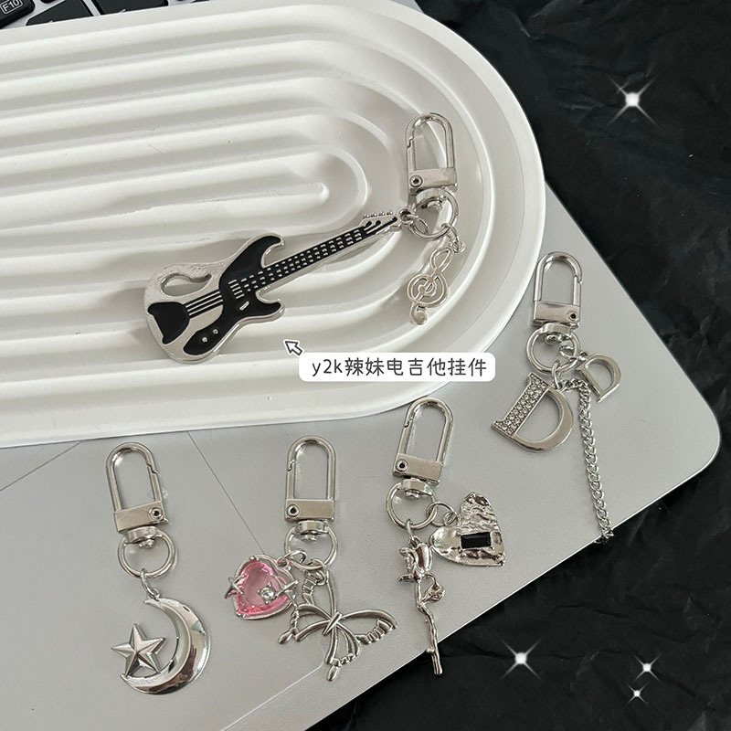 Original y2k Spice Girls Electric Guitar Music Keychain Pendant Ins American Style Retro Rose Love Couple Accessories Original y2k Spice Girls Electric Guitar Music Keychain Pendant Ins American Style Retro Rose Love Couple Accessories