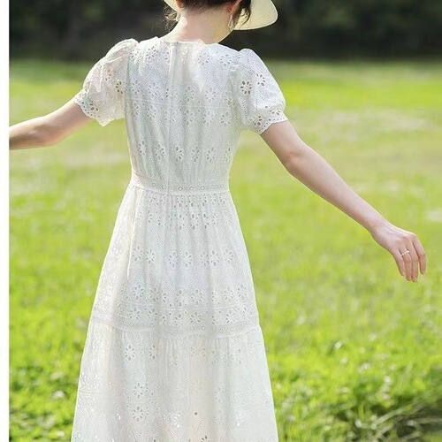 White round-neck French-style dress for women, summer annual women's dress, waist-cinching, temperament, long dress, hollowed-out.