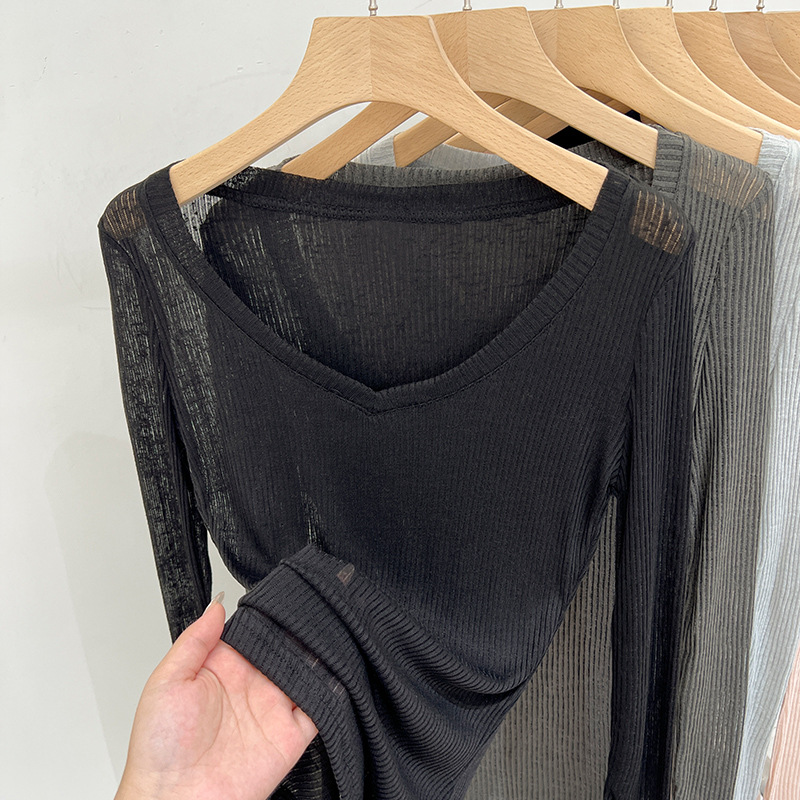 Camiseta de punto de cuello en V para mujeres 2025 primavera y otoño nuevo temperamento interior con camisa de fondo agujero de diseño de textura sensación de blusa delgada image 8