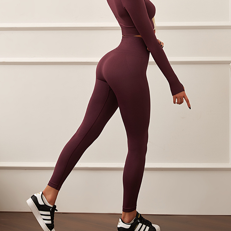 Pantalón rojo vino