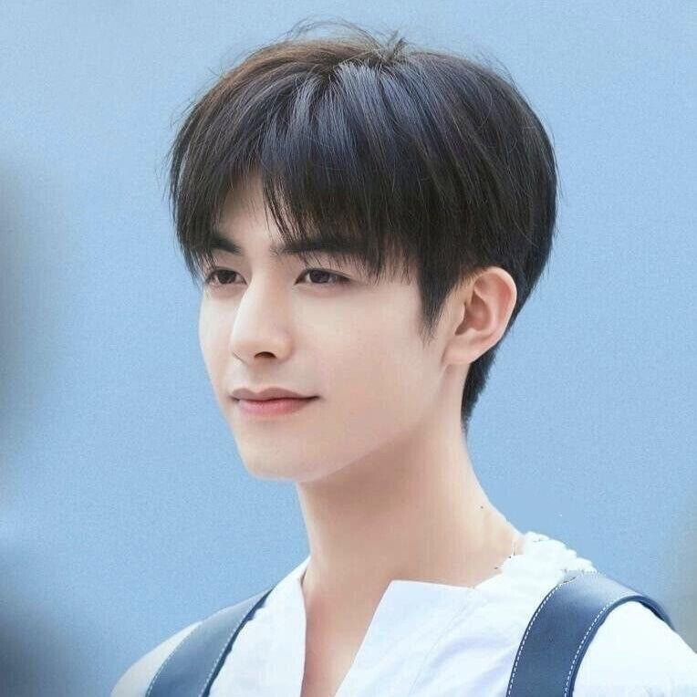 In-Stock Wigs with Micro-Parting and Wispy Bangs, Men's Short Hair, Fluffy Korean Style, Factory Supply, One-Piece Dropshipping