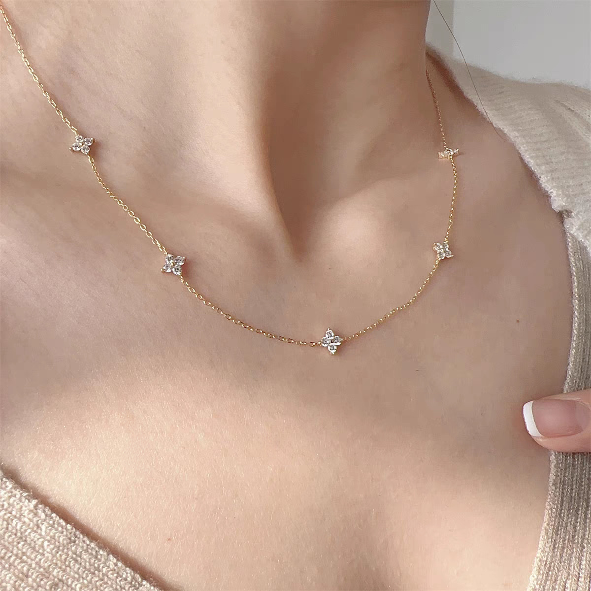 Fashionable stone inlay with zircon