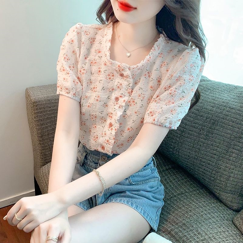 Real photos of the 2026 summer new style round neck floral print short-sleeved T-shirt/blouse, sweet, fresh and slimming for women.