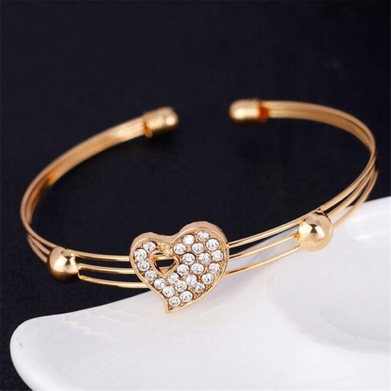 Retro Heart Hollow Inlaid Crystal Jewelry Set Ring Bracelet Necklace Earrings Four-piece Jewelry display picture 4