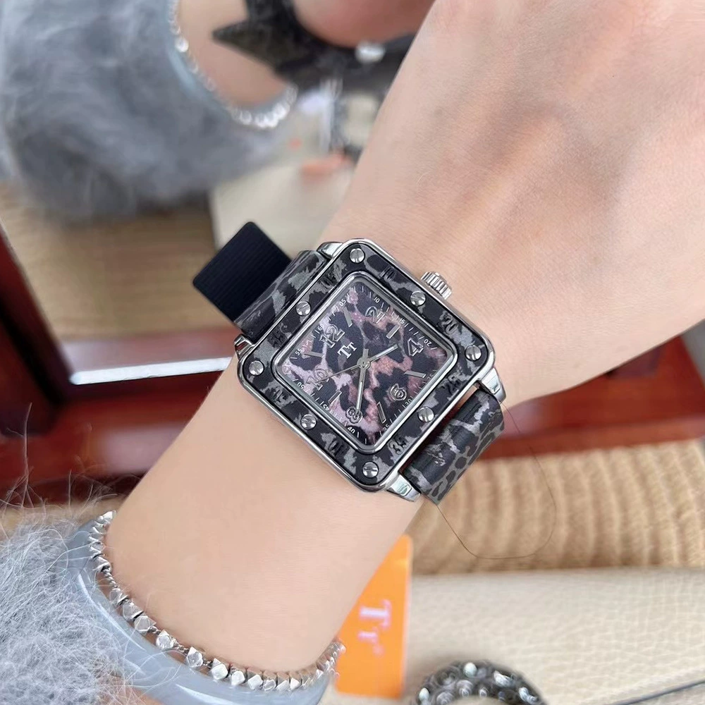 Производитель поставляет TT Tita Tower Leopard Tattoo Founded Watch Женские властные ретро крупный циферблат Женские часы с простым темпераментом Личный часы