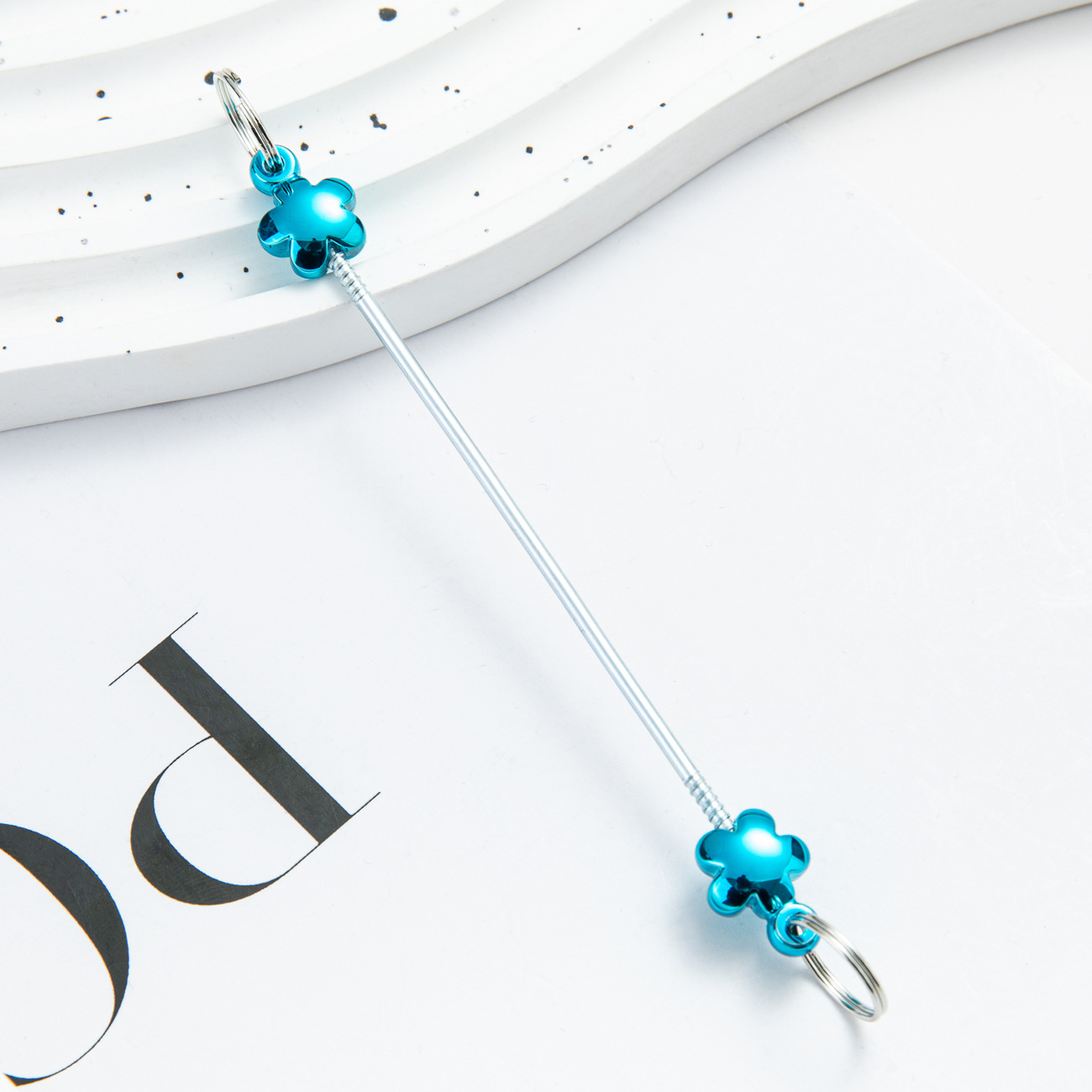 Spot bride love con cuentas accesorios colgantes accesorios de llavero con cuentas creativas accesorios de plástico con cuentas