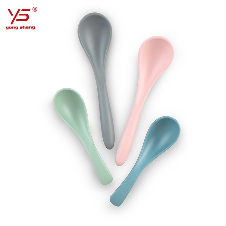 Yongsheng restaurante melamina color cuchara gancho cuchara mango largo cuchara sopa imitación porcelana plástico ramen cuchara hogar cuchara de hotel