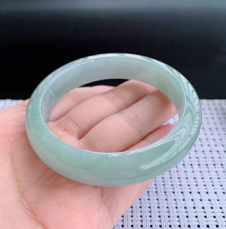 Vòng tay ngọc bích Miến Điện tự nhiên băng sáp đá, màu xanh lá nhạt dầu xanh, nữ chi tiết 5
