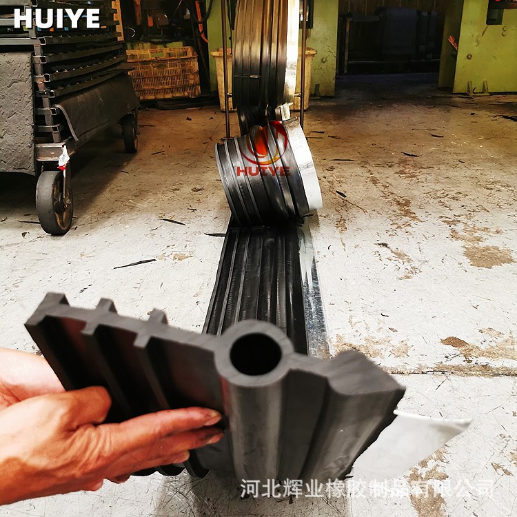 辉业 中埋式单钢边橡胶止水带270*8拉伸强度高使用寿命长生产厂家