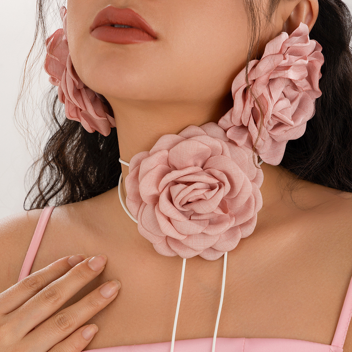 Exaggerated Three-dimensional Rose Flower Choker Necklace Fabric_voghion.com