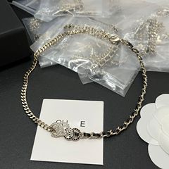 Xiaoxiang 22b 春と夏の新クラシックダブル c 黒革非対称チョーカーネックレス女性のスプライシングデザインネックレス