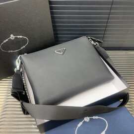 P拉达男士手拿包休闲手抓包真皮商务信封包单肩斜挎包图片实拍