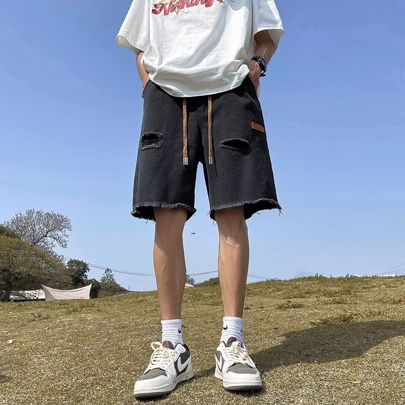 Pantalones cortos de mezclilla rasgados con bordes sin rebabas para hombre American High Street retro verano delgado casual tendencia guapos pantalones de cinco puntos