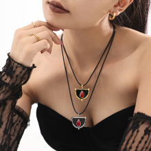 方糖复古潮款皮绳抽拉黑红滴油吊坠项链钛钢镀金不掉色古典项圈女