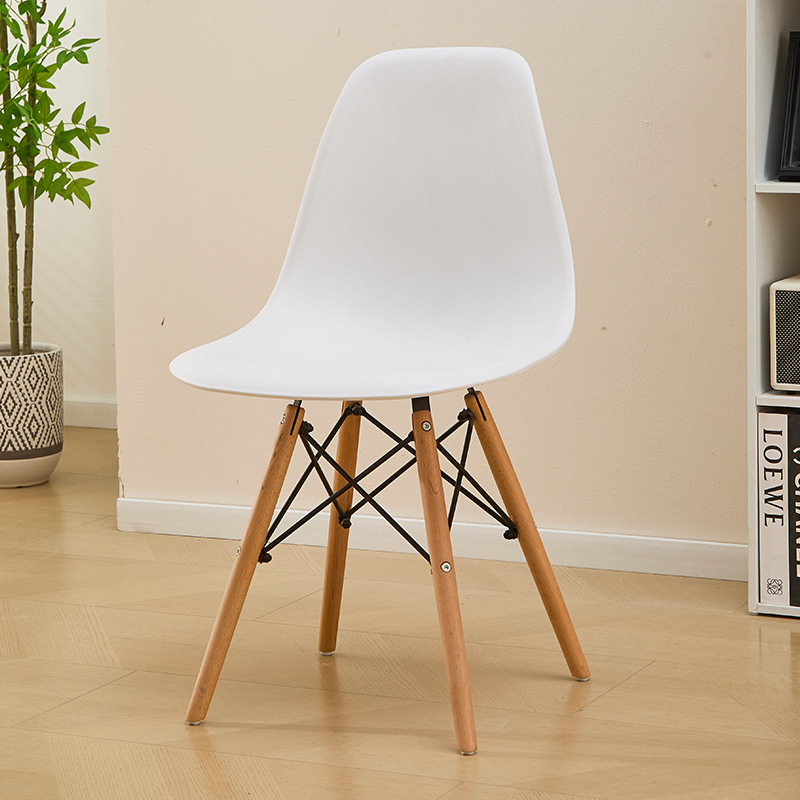 Sillas de plástico de piernas de madera de color sillas de comedor de estilo simple sillas de comedor de restaurantes hoteles sillas de conversación de relajación fabricantes
