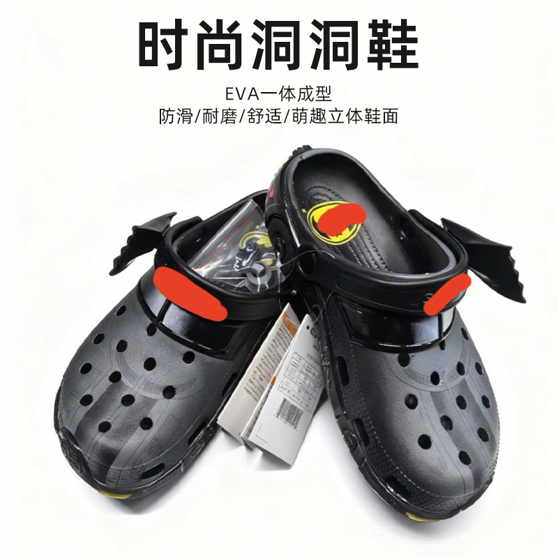 Sandalias con agujeros con diseño de Batimóvil, para niñas