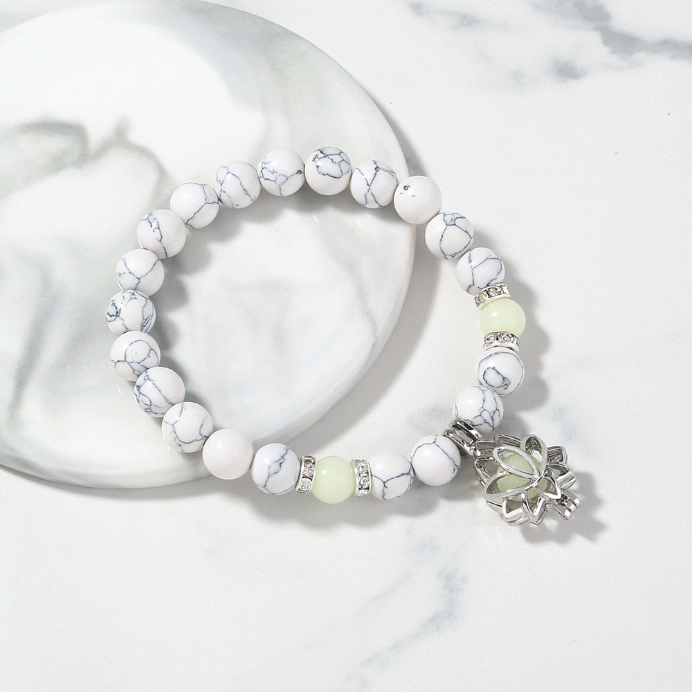 Bracelet de perles lotus phosphorescent brillant dans le noir_voghion.com