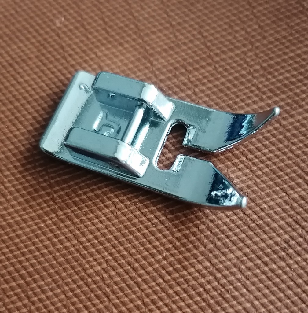 家用多功能缝纫机专用万能压脚 通用7301压脚缝纫机配件厂家批发